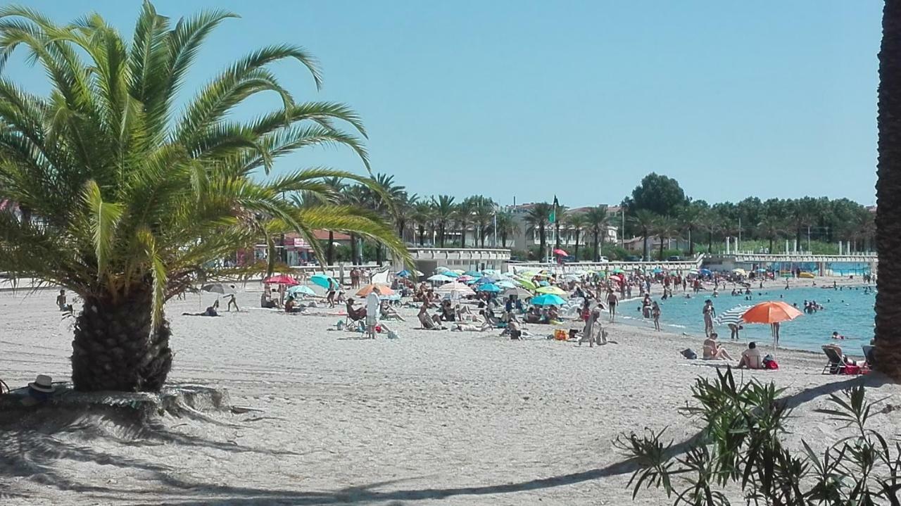 Grand Studio Climatise En Bord De Mer Avec Parking Securise Golfe-Juan Luaran gambar