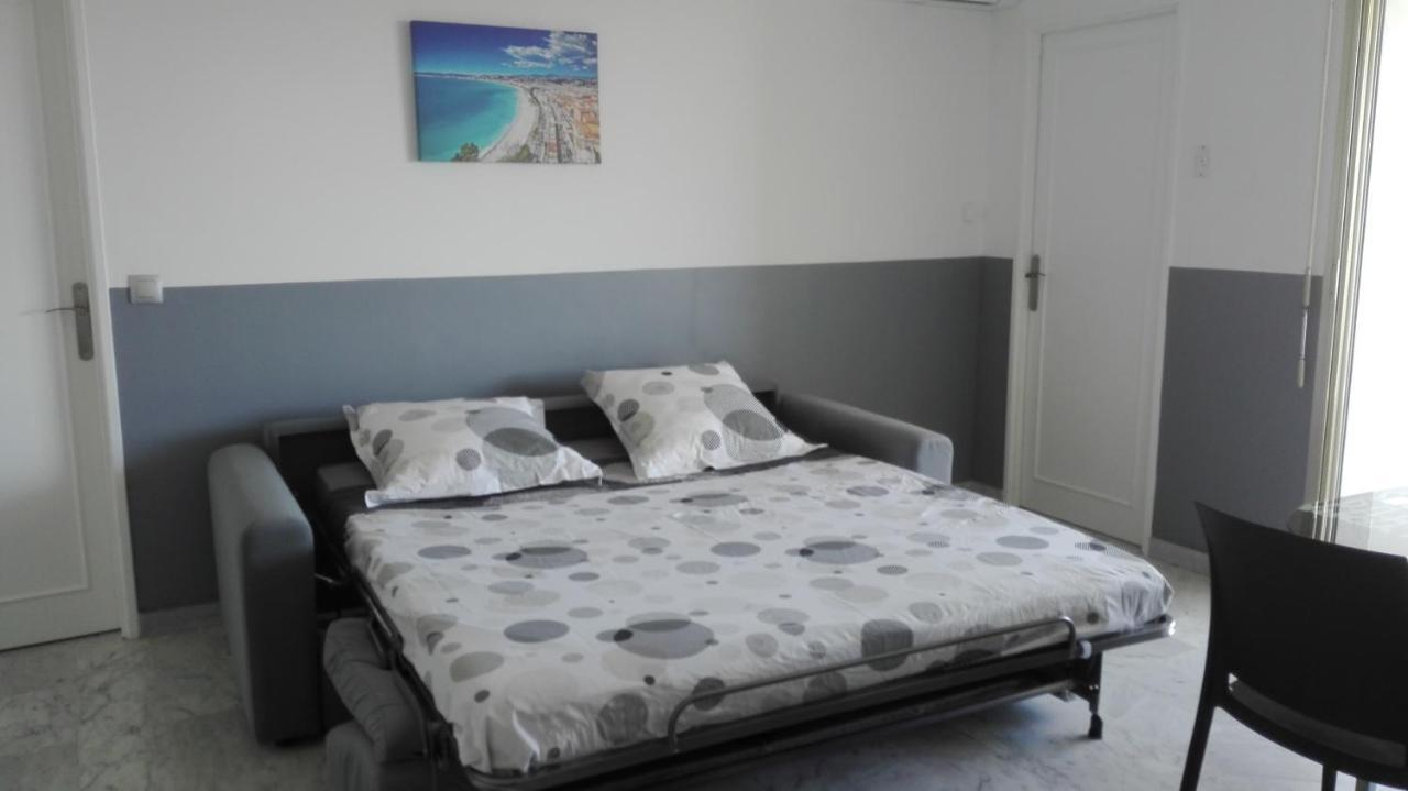 Grand Studio Climatise En Bord De Mer Avec Parking Securise Golfe-Juan Luaran gambar